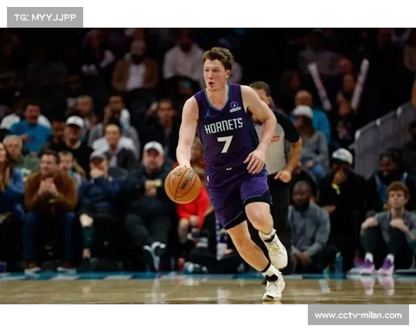 黄蜂新秀克尼佩尔首节16分后伤退，球队七人上双胜魔术